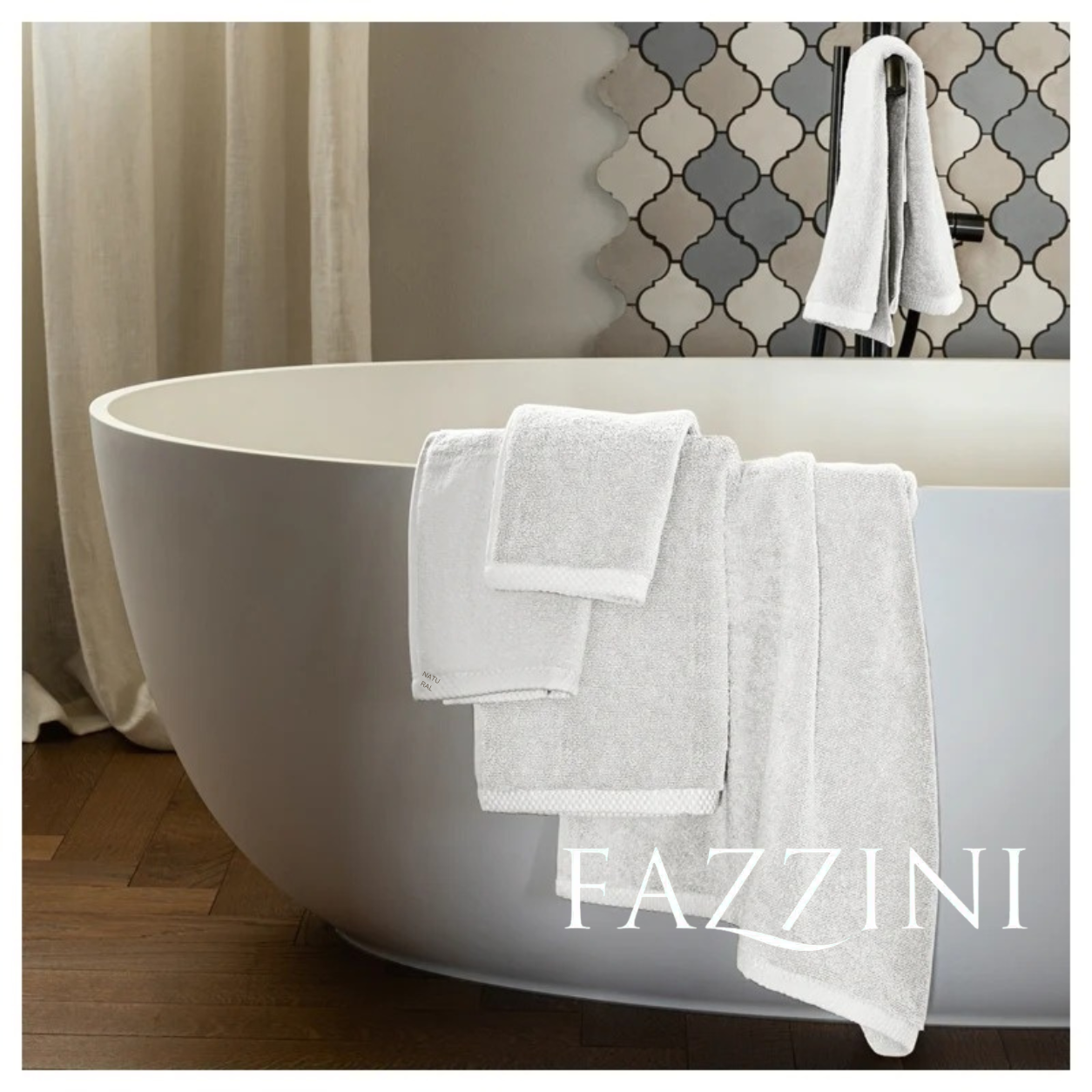 WHITE SQUARE TOWEL