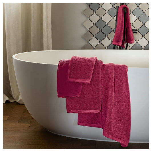 GUEST COUPLE AND SQUARE GERANIUM TOWEL